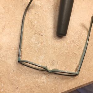 Meet your Posher, Claudia